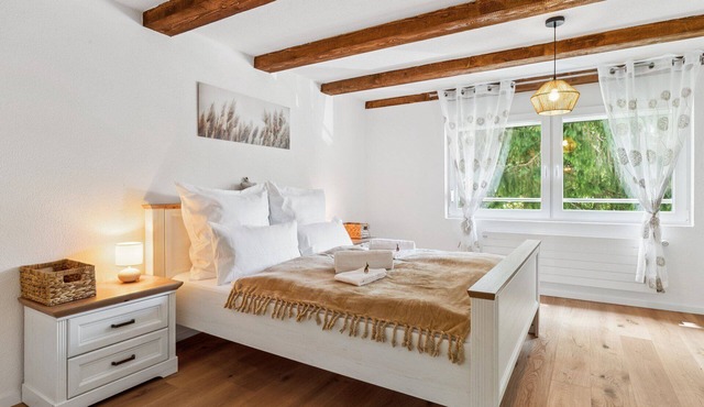 ReMo l Alpenzauber Chalet | mountain view, near Braunwald - bathtub and parking lot