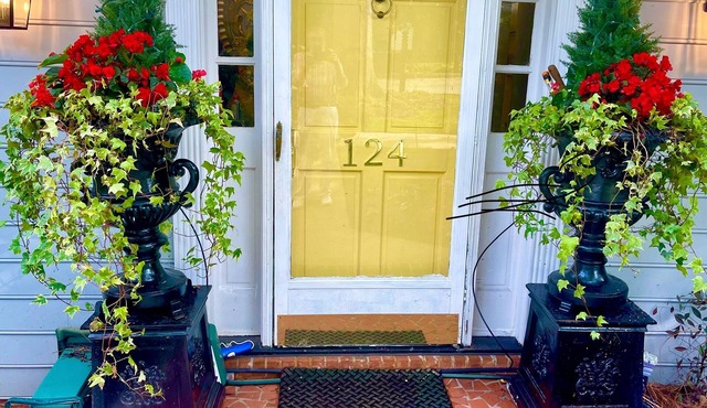 Remodeled 1 bedroom shared space, close to everything.Your choice of 2 bedrooms