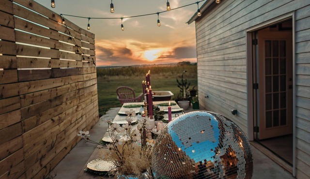 Remodeled 120 year old barn with loft bedroom and beautiful sunset views