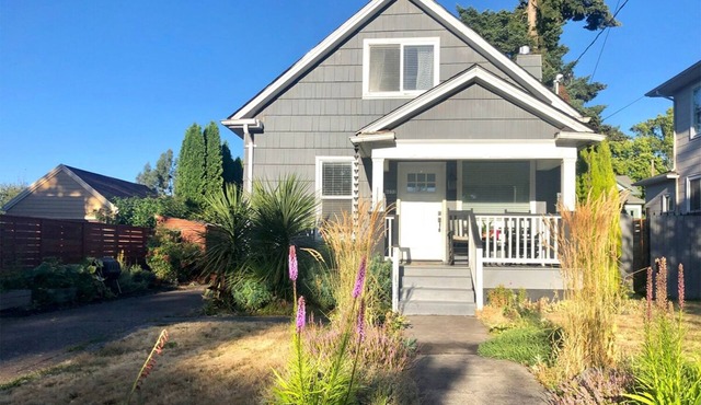 Remodeled 1905 Craftsman 3B/3ba House- w/Office + Workout Room