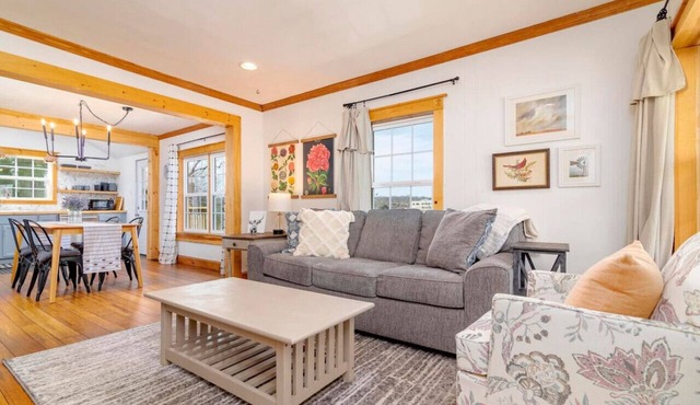 Remodeled 1920s Charmer Near ETSU, JCMC & Downtown