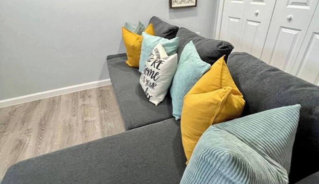 Remodeled 1BR Apartment w/Queen Bed & Private Parking