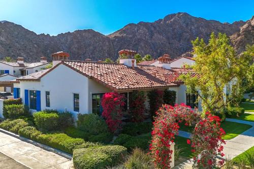 Remodeled 1BR Legacy Villa with Private Patio #A
