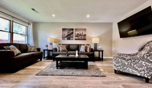 Remodeled 2 BDRM Ranch Attached Home Liberty, TWP