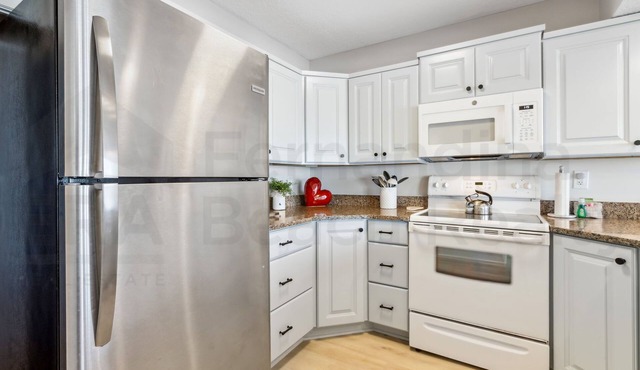 Remodeled 2 Bed/2 Bath, 3rd floor Oceanfront condo sleeps 5. Oceanfront balcony & pool.