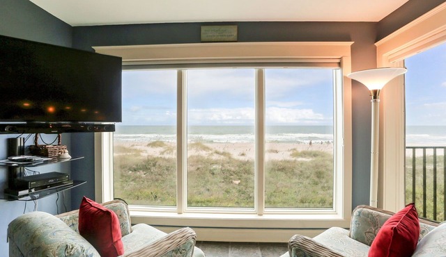 Remodeled 2 Bed/2 Bath, 2nd floor Oceanfront condo sleeps 6. Oceanfront deck and pool.