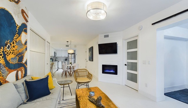 Remodeled 2 Bedroom Condo in Royal Mansions Oceanfront Complex - Cape Canaveral!