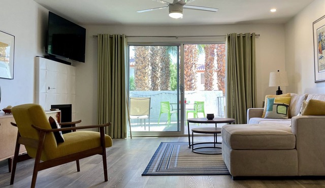 Remodeled 2 Bedroom Condo with Very Large Terrace - Walk to Downtown PS