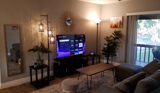 Remodeled 2 bedroom 2 bedroom condo with swimming pool& tennis court in Sarasota