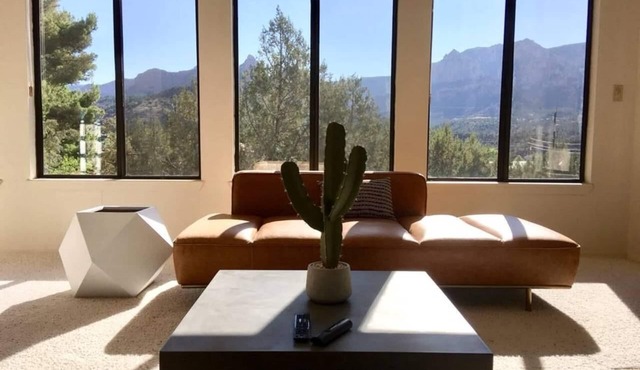 Remodeled,2blocksWalkingD From Shops/Restaurants/Activities/Hiking Trails/HotTub