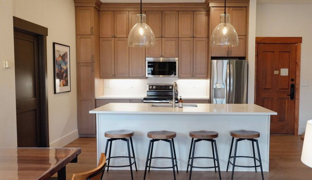 Remodeled 2BR/3BA River Run Luxe Vaulted Ceilings Washer/Dryer Sleeps 8