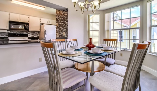 Remodeled 3/2 condo minutes to Parks, shopping and entertainment