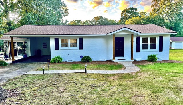 remodeled 3-Bedroom house in family friendly neighborhood, Local to Salisbury
