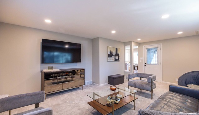 Remodeled 3 bedroom home in Monona. Close to Downtown!