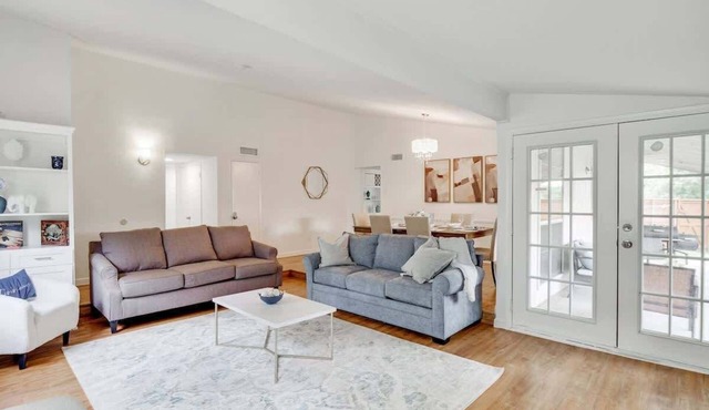 Remodeled 3 bedroom with central location Carrollton