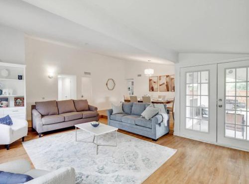 Remodeled 3 bedroom with central location Carrollton