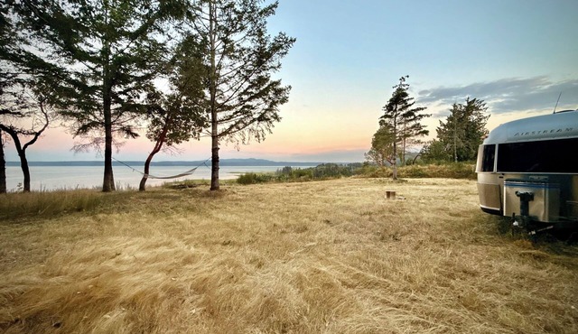 Remodeled 32’ Airstream with incredible water views on large, private acreage