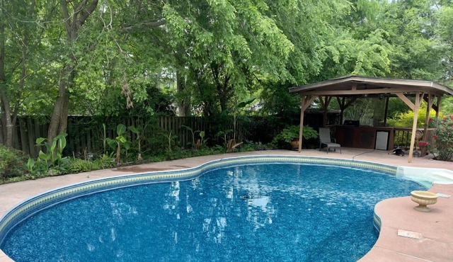 Remodeled 3BR minutes from Downtown Savannah | Pool | Outdoor Kitchen