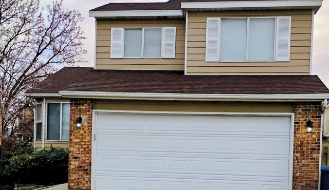Remodeled 4 bedroom house, 2 king/1 Queen/bunk, centrally located!