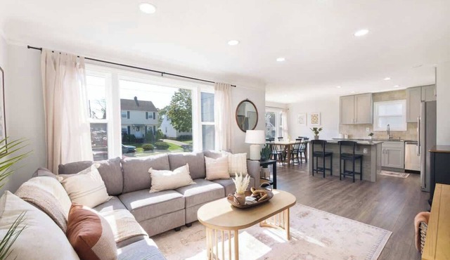 Remodeled 4 Bedroom With a Game Room!