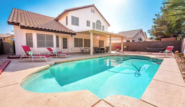 Remodeled 5 Bedroom Stunner close to LV Strip!