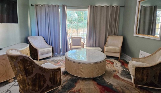 Remodeled 7 Bedrooms in Westwood Neighborhood