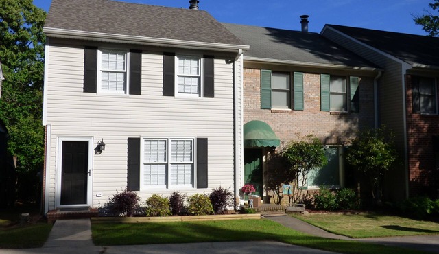 *Remodeled Altadena Town Home* Fabulous Location!