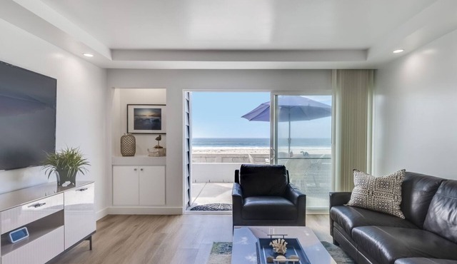 Remodeled Beachfront Mission Beach Condo on the boardwalk with Amazing Views!