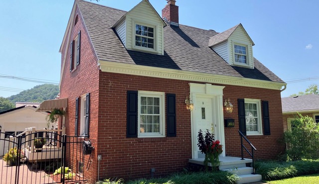 Remodeled Cape Cod in desirable Kanawha City