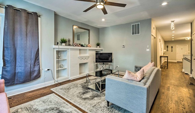 Remodeled Chicago Apartment < 9 Mi to Downtown