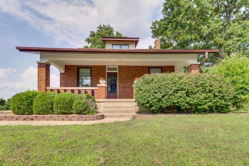 Remodeled Columbia Home 14 Mi to St Louis