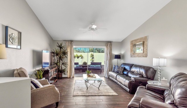 Remodeled, Contemporary, Dog Friendly 2 BD Desert Oasis: Pickleball, Pool, &Yard