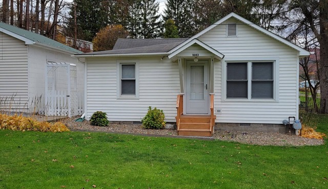 Remodeled cottage w/firepit, super close to great hiking trails