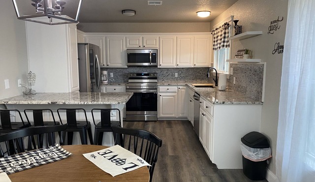 Remodeled country home w/firepit, super close to great hiking trails