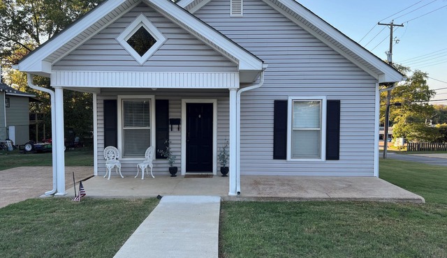 Remodeled cozy cottage in historic Batesvillennsleeps 6- 2 bedrooms 2 bathrooms