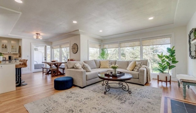 Remodeled cozy farmhouse on a 100 acre hazelnut orchard!