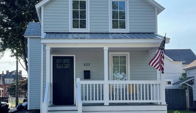 Remodeled Downtown Cottage, close to St Clair River, McMorran, Convention Center