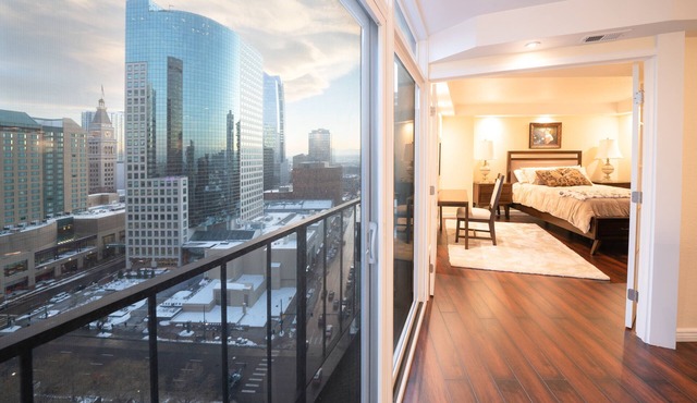 Remodeled Downtown Condo-19th floor- gym-Amazing Views