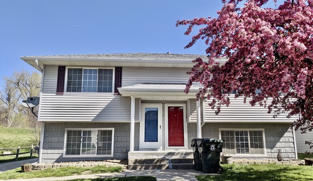 ☯ Remodeled Duplex Minutes to Downtown & Riverside