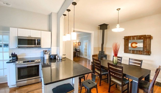 Remodeled Estate | Sleeps 10 | Pet Friendly