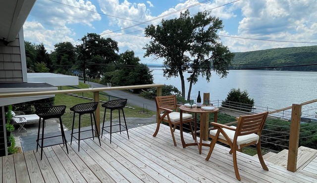 Remodeled family cottage with lake views close to wineries, hiking & tons more