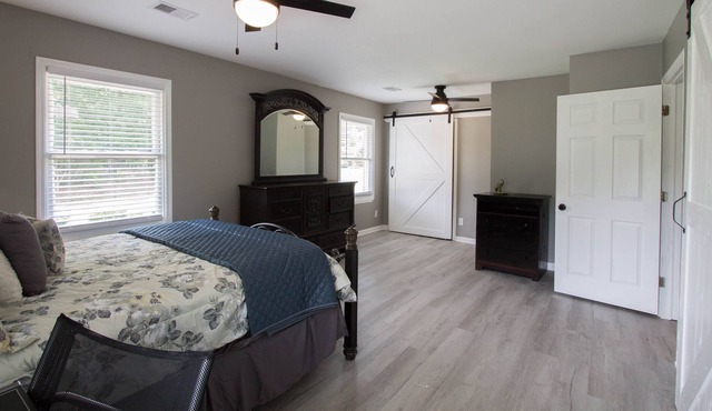 Remodeled family home, 5 minutes away from the park!