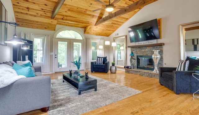 Remodeled Family Home ~ 2 Mi to Lake Lanier!