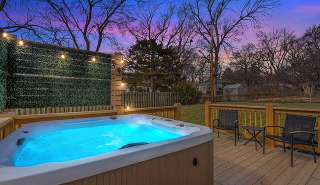 Remodeled Family Fun 🏠 King Beds~Hot Tub~Games by PV Shops & Downtown OP