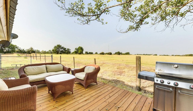 Remodeled Farmhouse on 18 Acres: 8 Mi to Elgin!