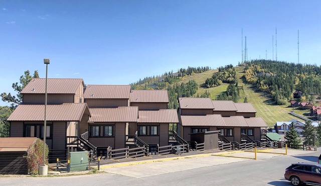 Remodeled Fully Furnished Barefoot Resort Condo at Terry Peak South Dakota!