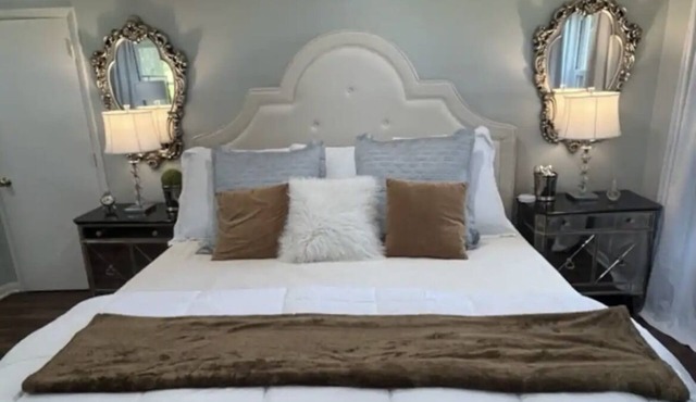 Remodeled gorgeous cottage overlooking horse farm. Family and work friendly.