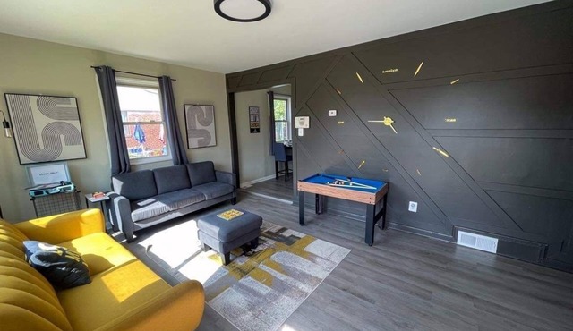 Remodeled historical cottage w/wifi and fire pit, super close to DC Entire Home