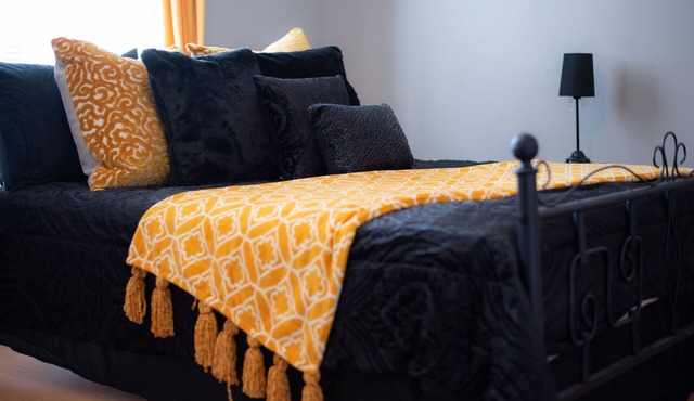 Remodeled historical loft walking distance from the Square.