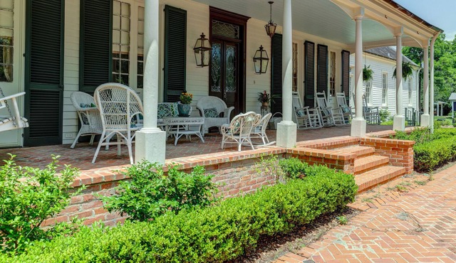 Remodeled Historic Acadian 5 BR home steps from Downtown New Iberia
